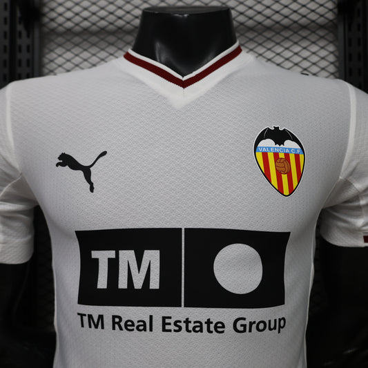 Valencia CF de la temporada 2024/2025 firmada por Puma