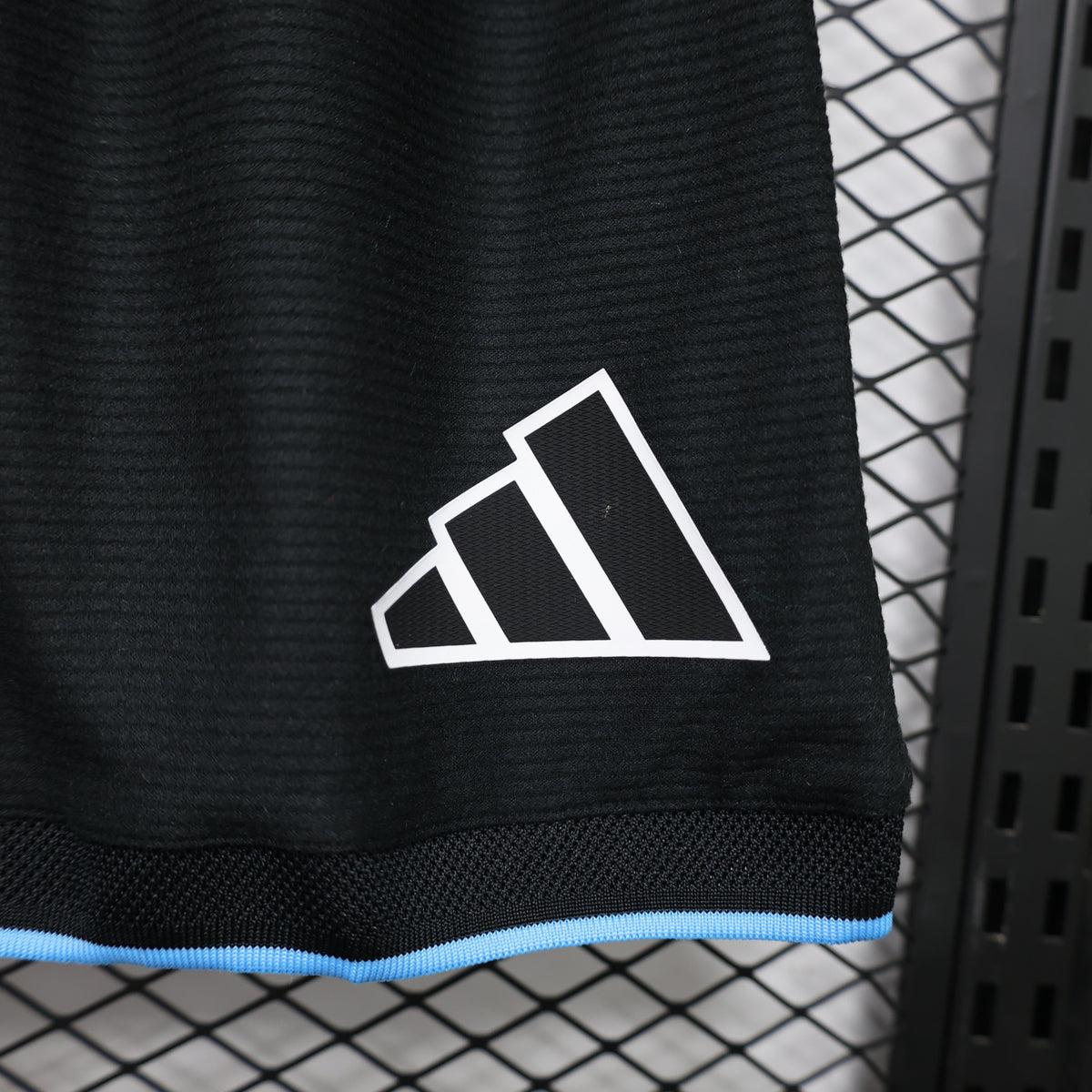 Short Oficial de Equipación – Newcastle United (Temporada 2026/27)