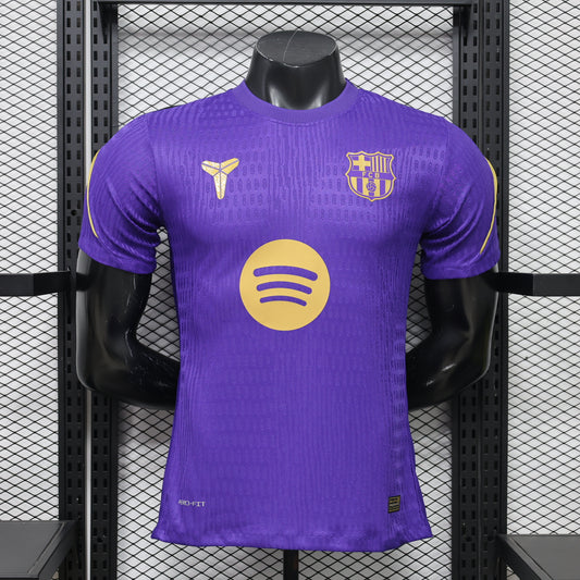 FC Barcelona x Kobe Bryant en color morado y detalles dorados (Temporada actual)