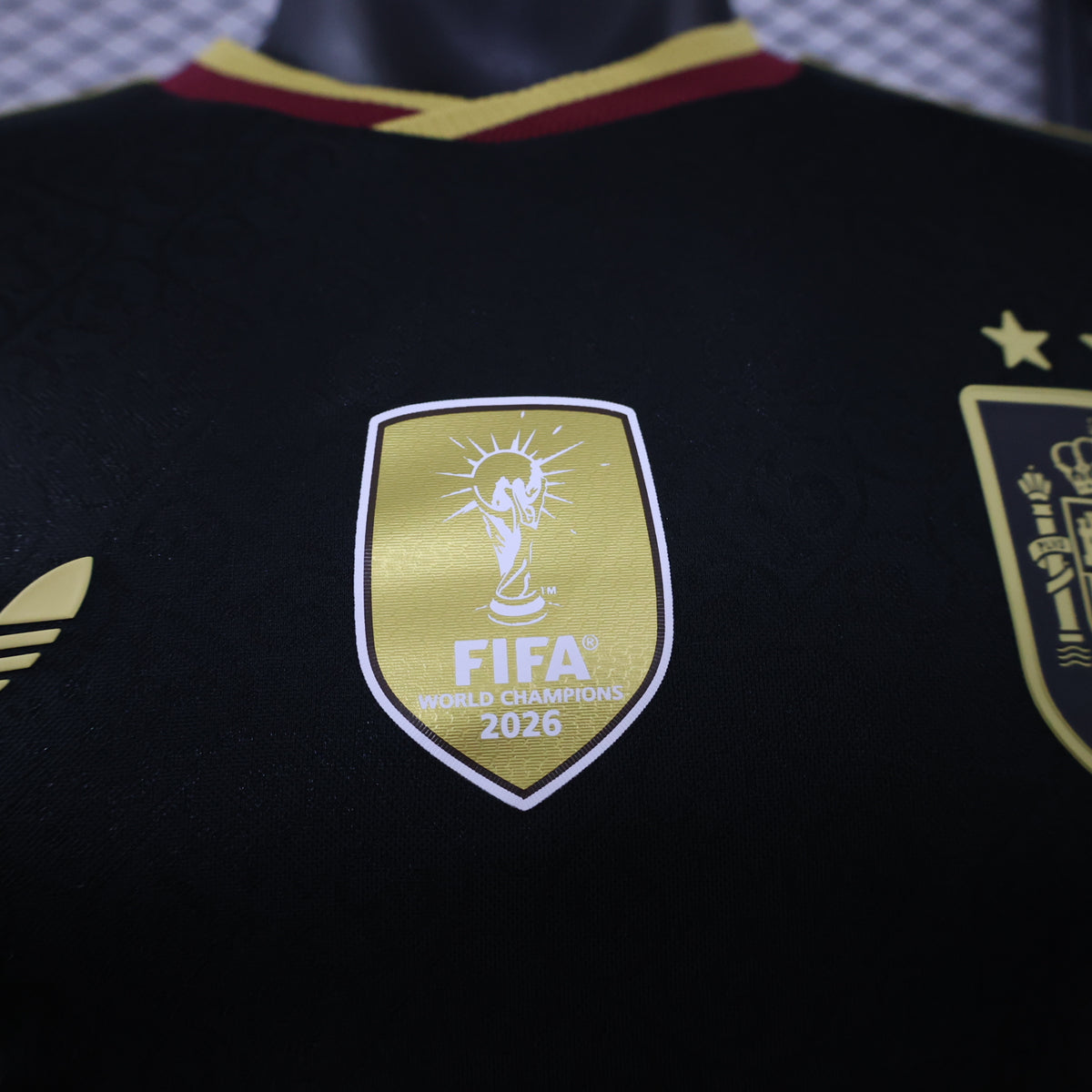 Presume de la segunda equipación / camiseta retro de la Selección Española de Adidas
