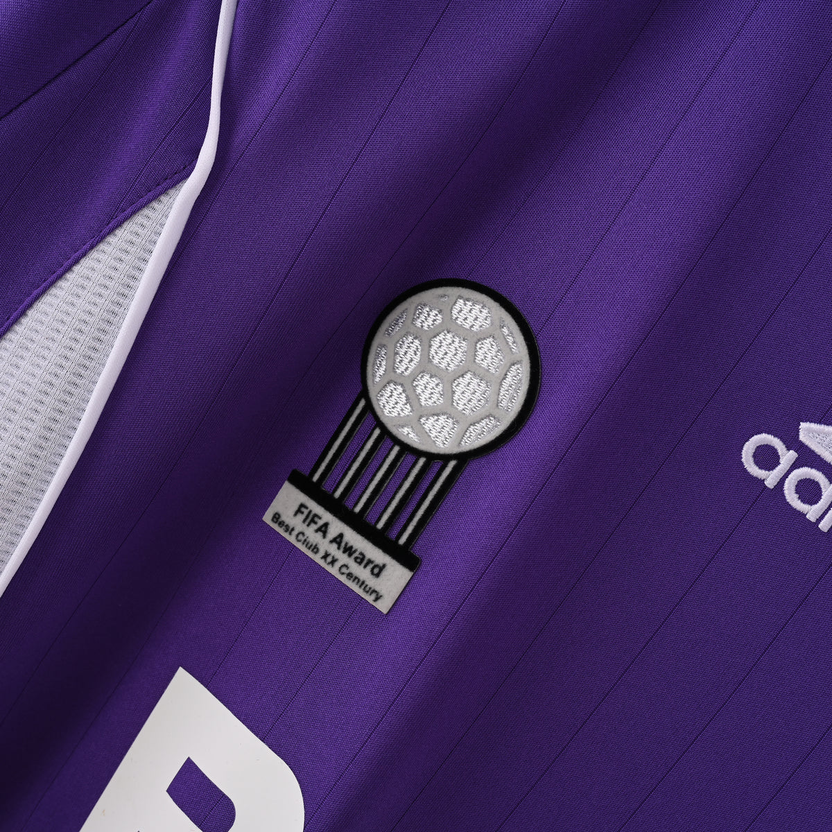 Camiseta Icónica Real Madrid Temporada 2006/2007 (Visitante o Alternativa)