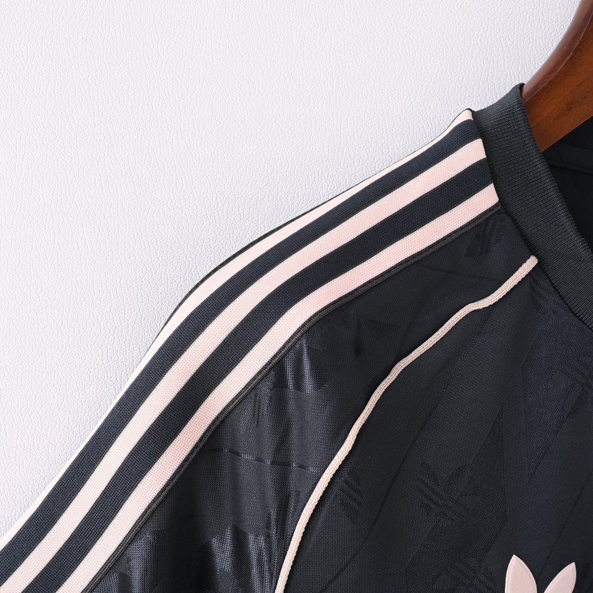 Camiseta Icónica Real Madrid Edición Especial Retro / Icon Collection